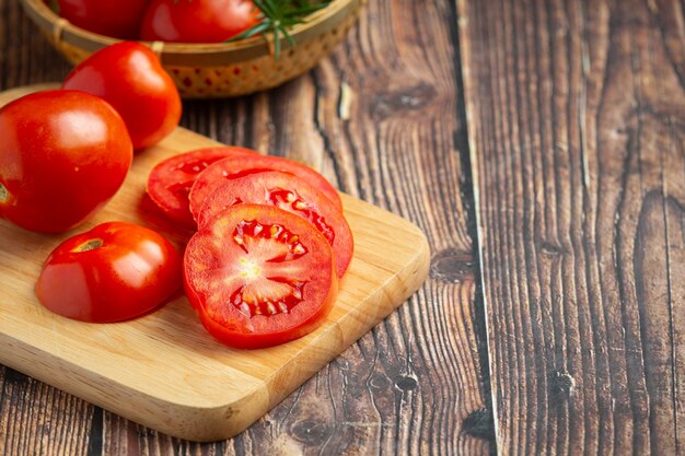 Tomates frescos listos para cocinar