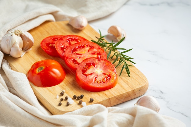 Tomates frescos listos para cocinar