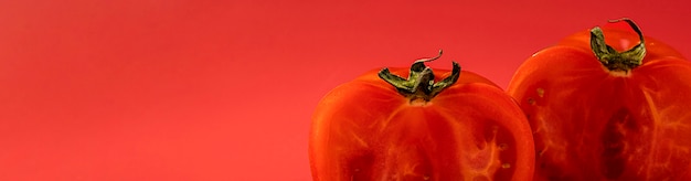 Tomates orgánicos de primer plano con espacio de copia