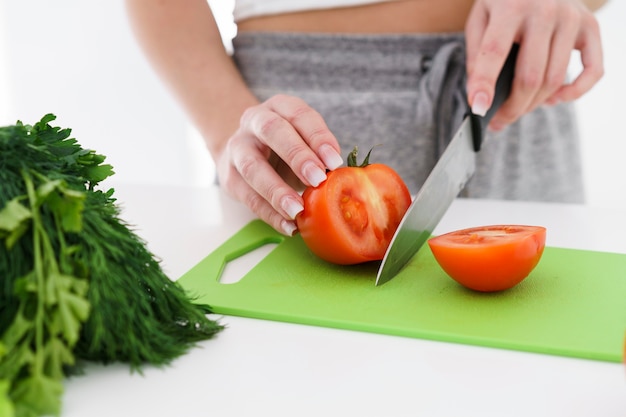 Tomates de primer plano para verduras