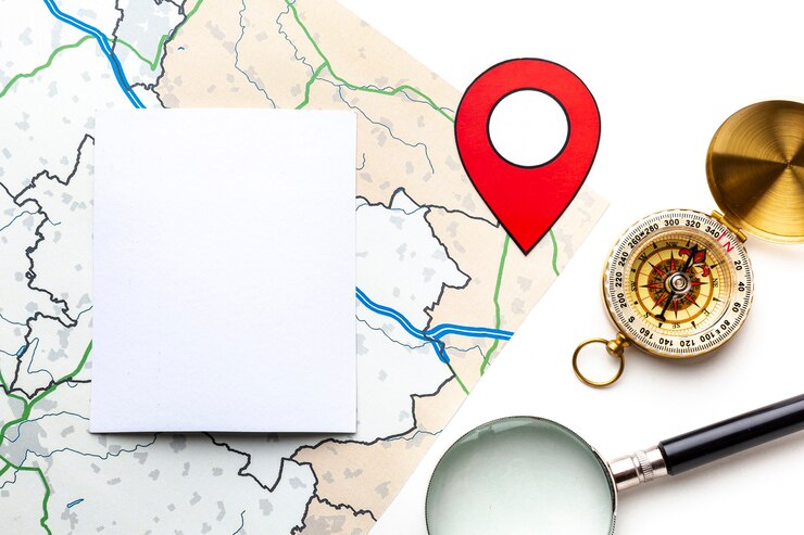 Photo Gratis top view magnifying glass and compass