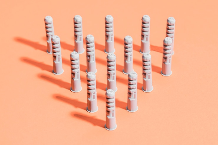 Foto gratuito tornillos mecánicos de alto ángulo alineados