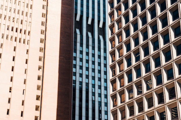 Foto gratuita torres residenciales de varios pisos.