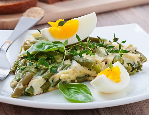 Foto gratuita tortilla de judías verdes