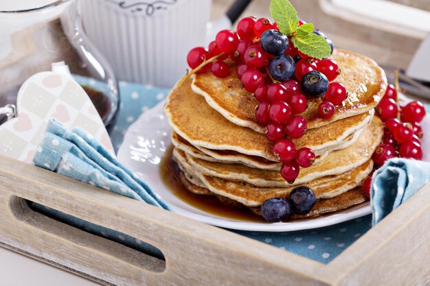 Tortitas veganas con frutos rojos