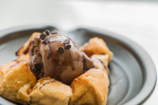 Foto gratuita tostada de helado de chocolate