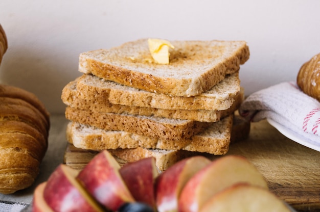 Tostadas apiladas para el desayuno