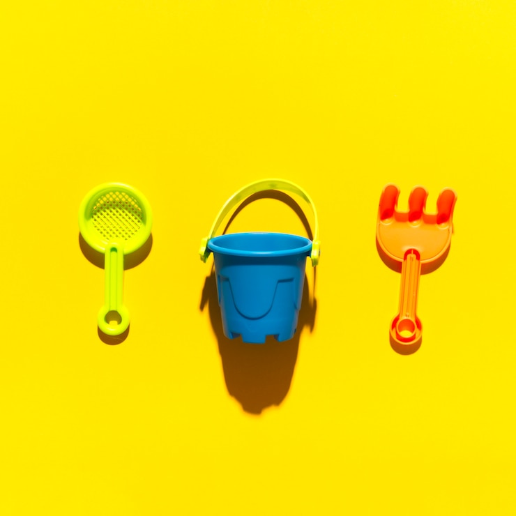 Photo Gratis toys for sandbox on bright surface