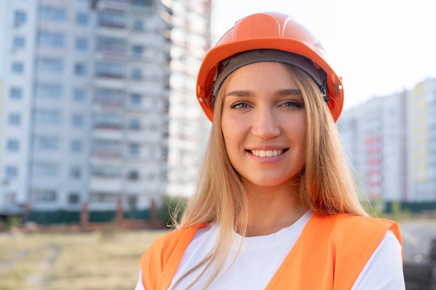 Trabajador de la construcción y la construcción en el sitio.