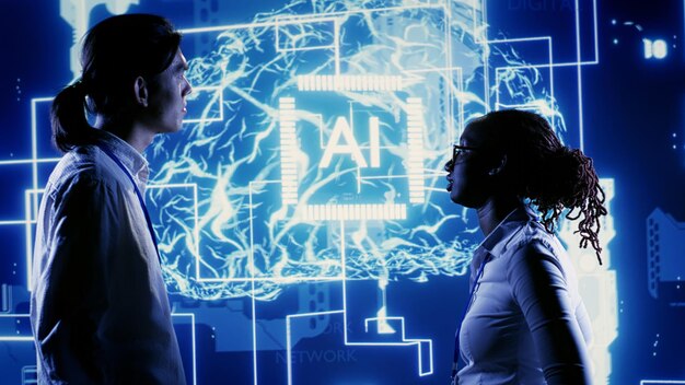 Trabajadores que utilizan la simulación informática de IA