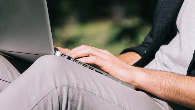 Foto gratuita trabajando al aire libre