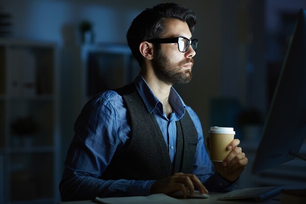 Trabajando en cuarto oscuro