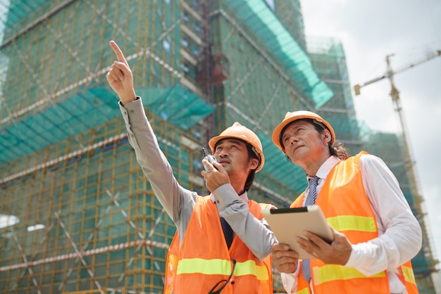 Trabajando en el sitio de construcción