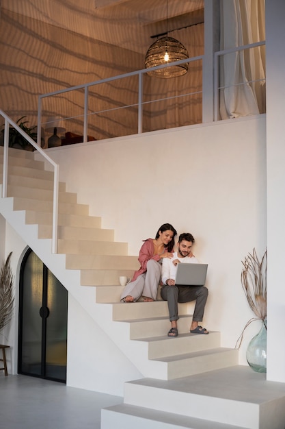 Trabajar desde casa en una estación de trabajo ergonómica