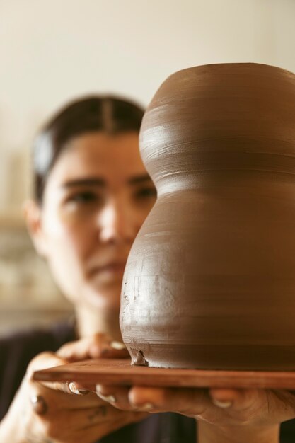 Trabajo artesanal profesional en el taller.