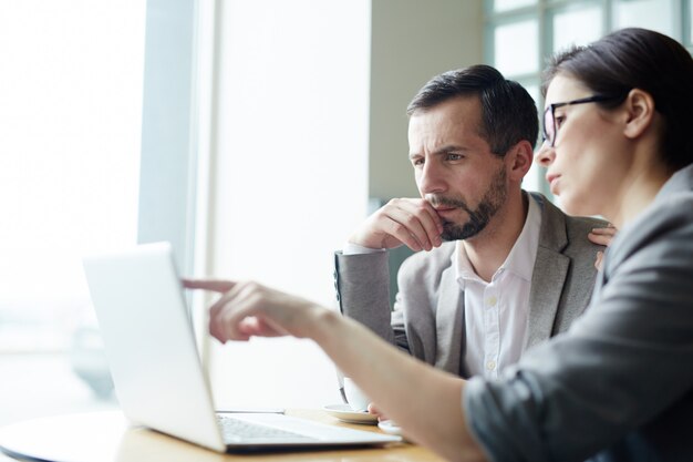 Trabajo en equipo de análisis en línea