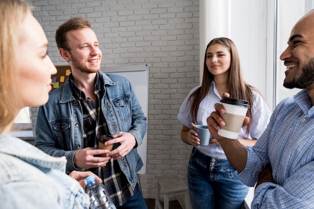 Trabajo en equipo de personas de negocios