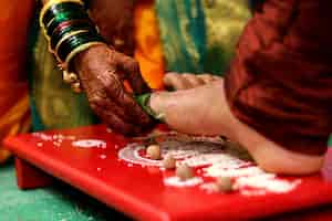 Foto gratuita tradición de casarse en la religión hindú