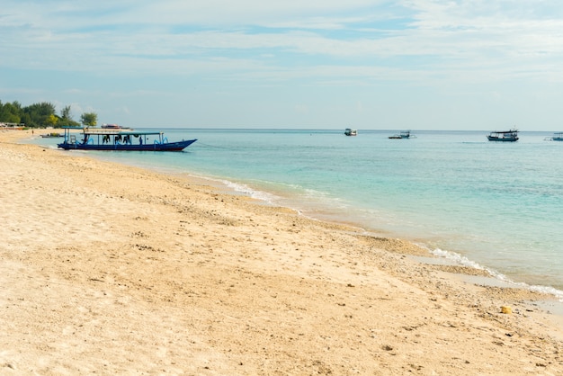 Tradicional, indonesio, pescador, barco