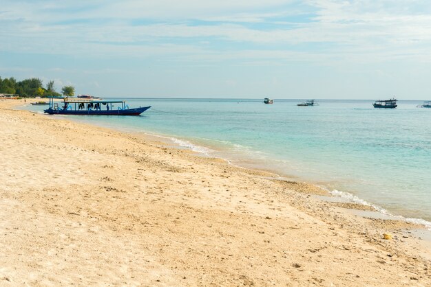 Tradicional, indonesio, pescador, barco