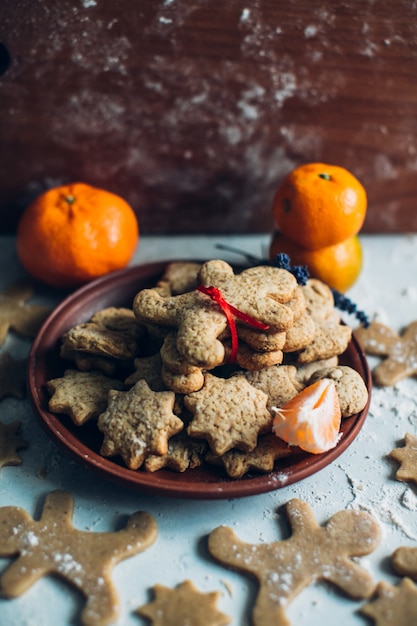 Foto gratuita tradicional, navidad, galletas, naranjas