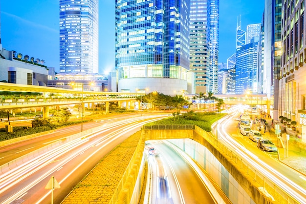 tráfico de la calle de la ciudad por carretera Hong Kong