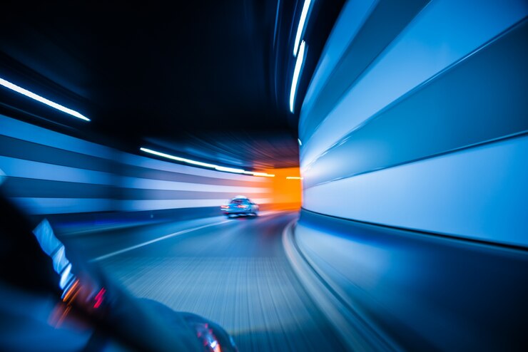 Foto gratuito tráfico en un túnel