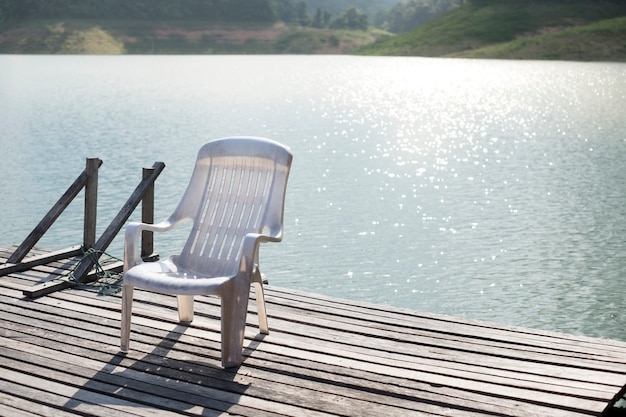 Foto gratuita tranquilo silencio madera lago viajes