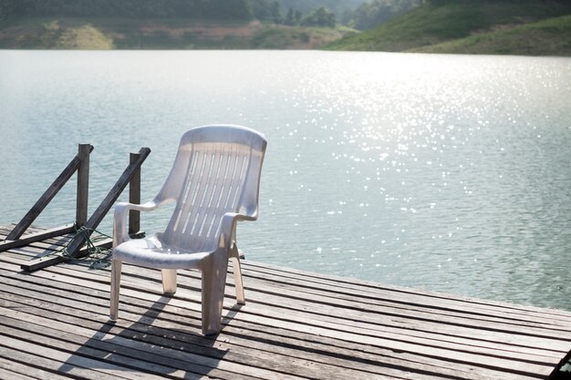 Tranquilo silencio madera lago viajes