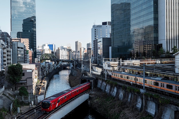 Trenes de Japón del paisaje urbano