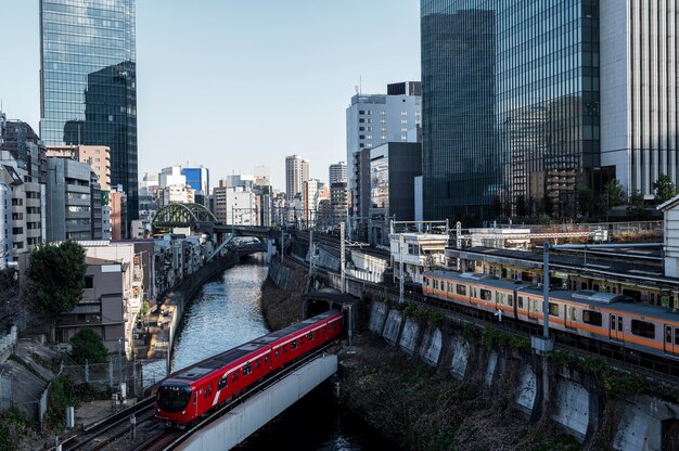 Trenes de Japón del paisaje urbano