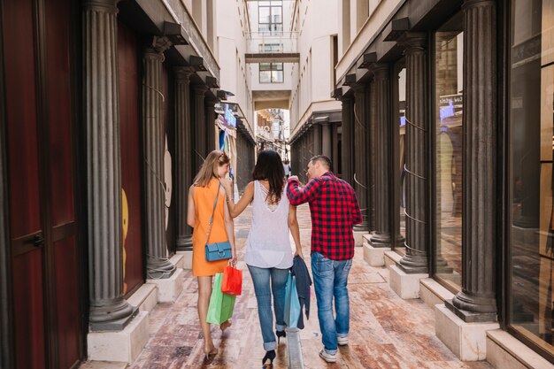 Tres amigos de compras