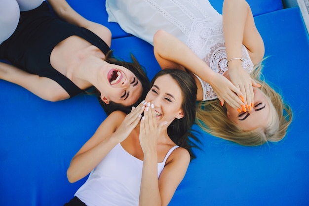 tres hermosas chicas