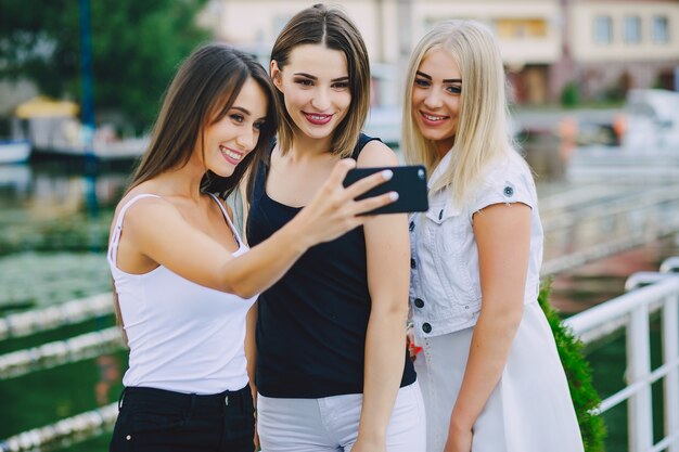 tres hermosas chicas