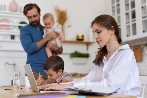 Trieng adulto para lograr el trabajo y la vida personal