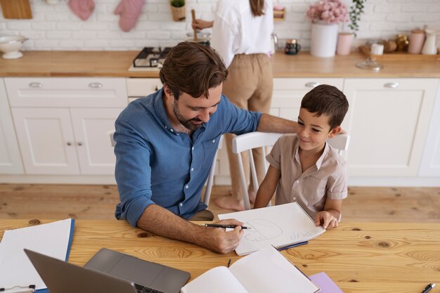 Trieng adulto para lograr el trabajo y la vida personal