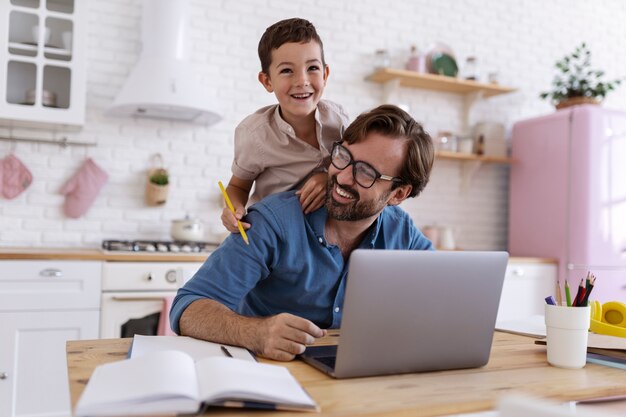 Trieng adulto para lograr el trabajo y la vida personal