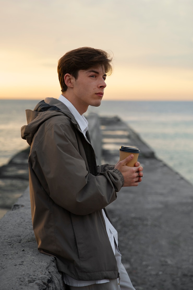 Foto gratuito triste persona cerca del mar