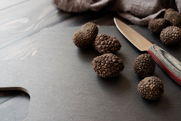 Trufas de alto ángulo y cuchillo.