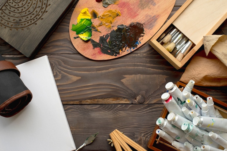Foto gratuito tubos de pintura al óleo para la pintura