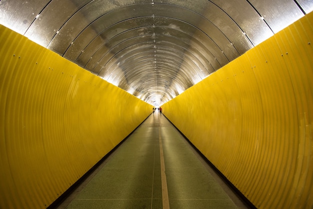 Foto gratuita túneles con luces