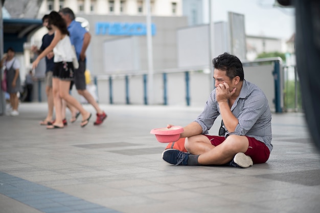 Turista perdió dinero pidiendo dinero en la calle