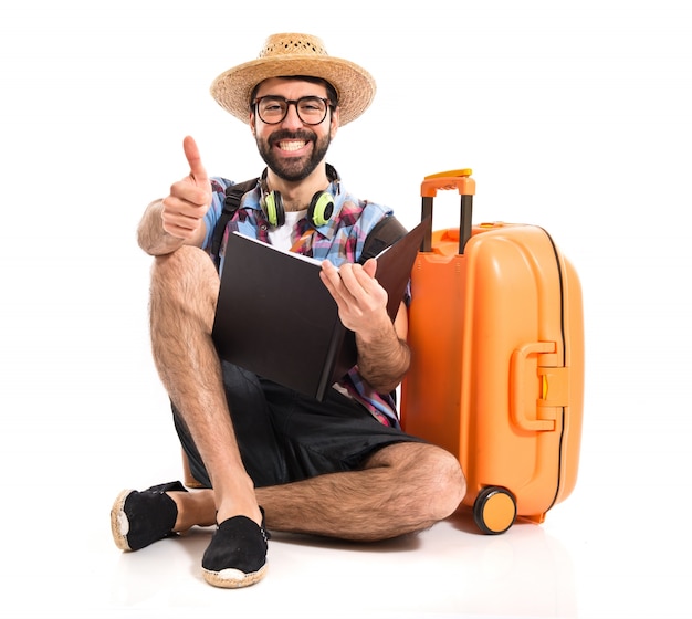 Turista con el pulgar hacia arriba