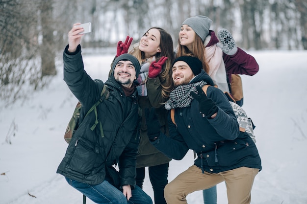 Turistas en la naturaleza