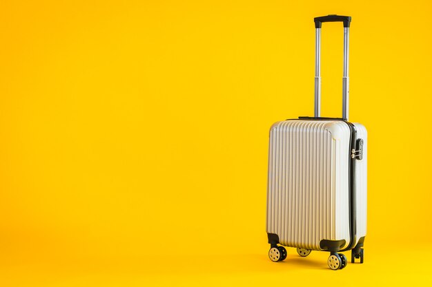 Uso de equipaje o bolsa de equipaje de color gris para viajes de transporte