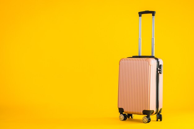 Uso de equipaje o bolsa de equipaje de color rosa para viajes de transporte