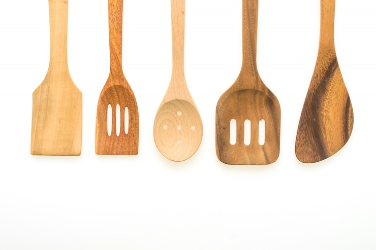 Foto gratuito utensilios de madera