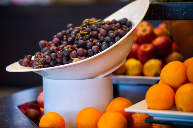 Uvas y naranjas sabrosas