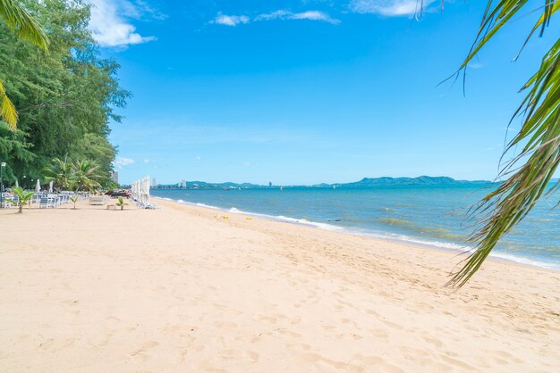 Vaciar el mar y la playa de fondo