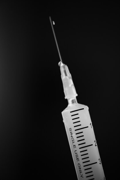 Vacuna en una jeringa de inyección